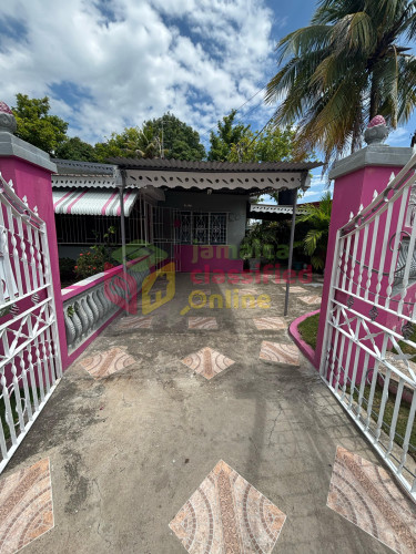5 Bedroom House For Sale Ensom City