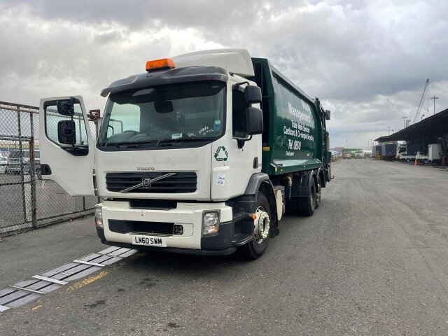 2011 VOLVO FE300 GARBAGE TRUCK