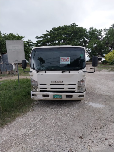 2011 Isuzu Elf