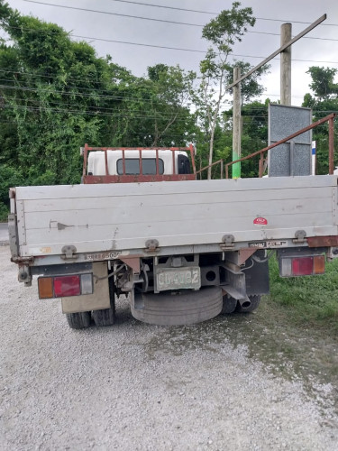 2011 Isuzu Elf