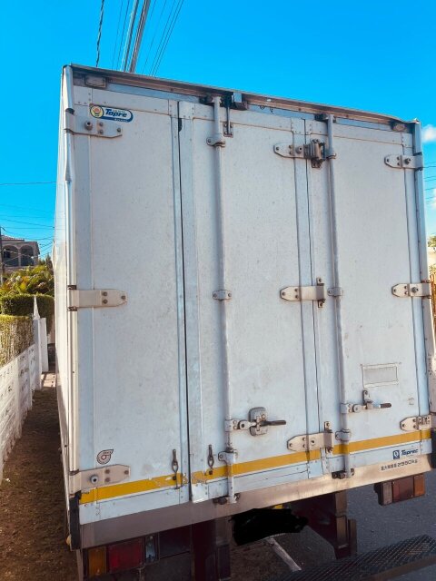 2012 Isuzu Box Truck Freezer Body