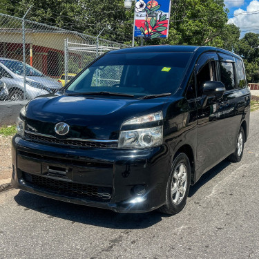 2013 Toyota Voxy