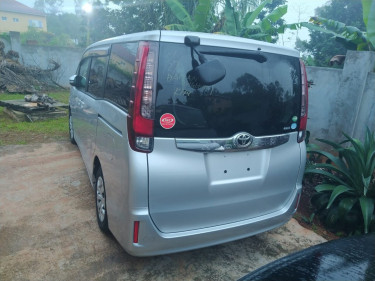 2015 Toyota Noah