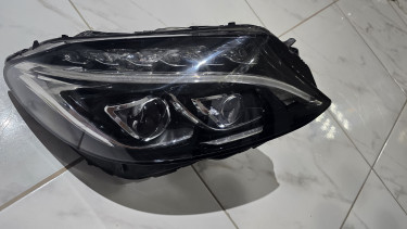 Headlights Light (2013- 2020 Mercedes Benz C300)