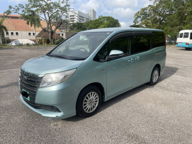 2014 Toyota Noah Hybrid 