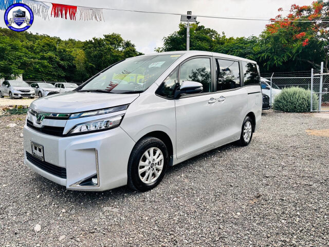 2018 TOYOTA VOXY 8 SEATER