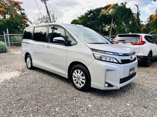 2018 TOYOTA VOXY 8 SEATER