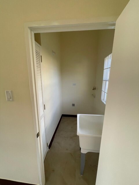 2 Bedroom 2 Bathroom Gated