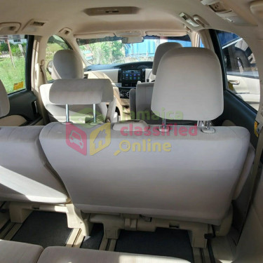 2013 Toyota Estima 