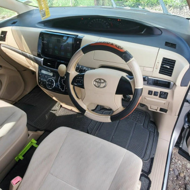 2013 Toyota Estima 