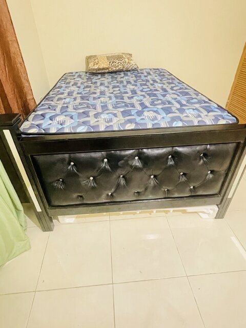 Soft Confortable Double Bed With Base