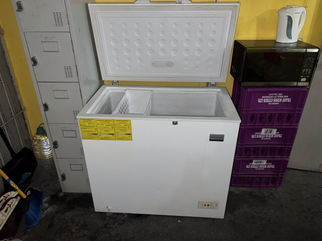 USED FRIDIGIDARE 8 CUBIC DEEP FREEZEE