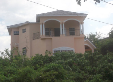 5 Bedroom 5 Bath Spacious House For Sale