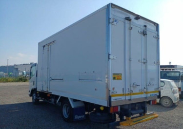 2020 Isuzu Freezer (3.7 Ton) Truck
