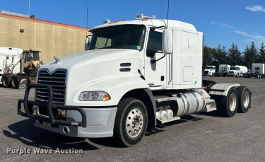 2015 Mack CXU613 Semi Truck