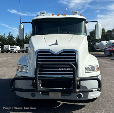 2015 Mack CXU613 Semi Truck