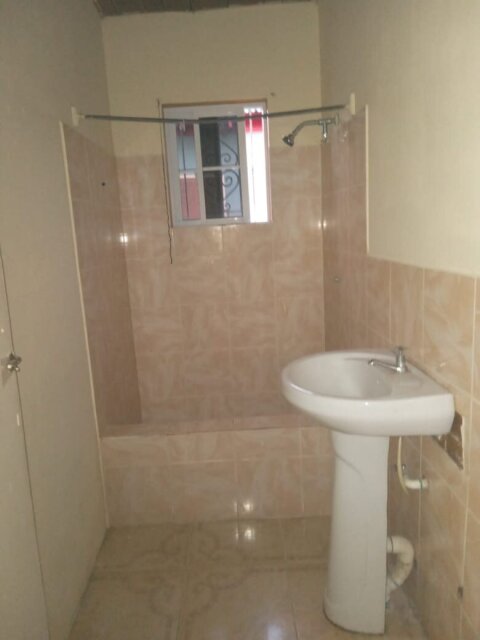 Self Contained 1 Bedroom In Willodene