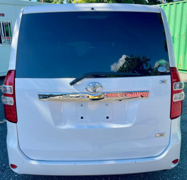 2013 TOYOTA NOAH