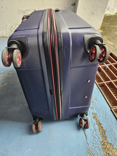 Xpress Large Spinner Suitcase With Lock 