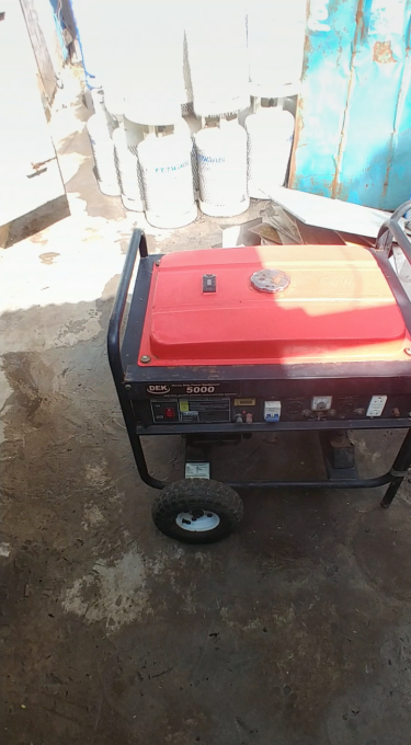 Dek 5000 Watt Generator