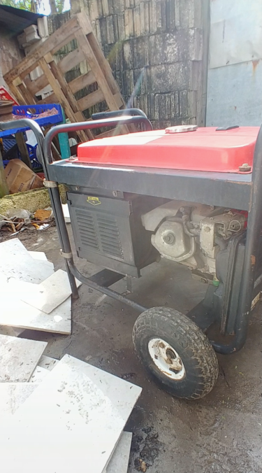 Dek 5000 Watt Generator