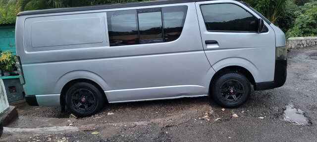 2010 Toyota Hiace