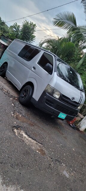 2010 Toyota Hiace