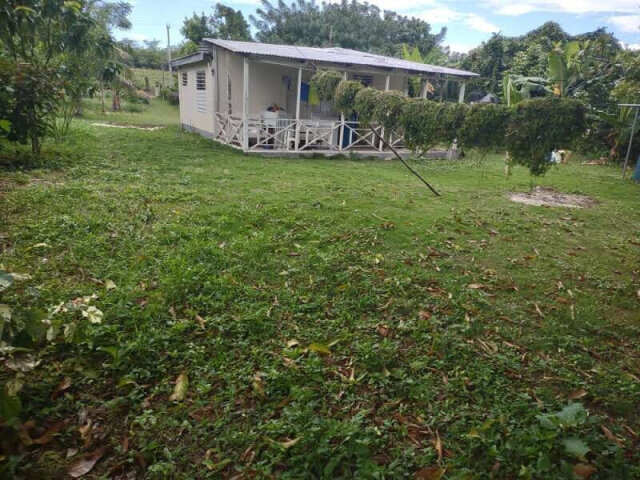 2 Bedroom House On 1 Acre Land