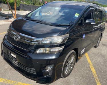 TOYOTA VELLFIRE 2013