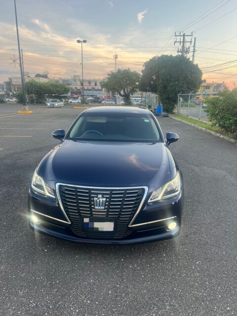 2013 Toyota Crown Royal Saloon $2.390  8763492969