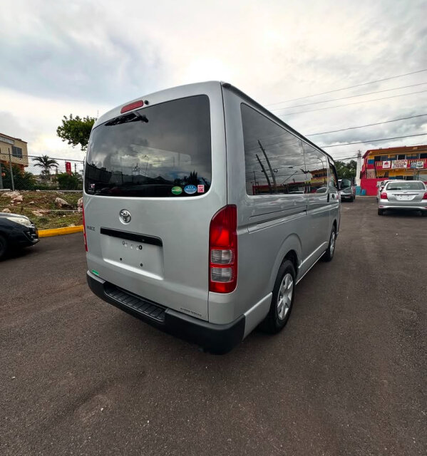 2018 TOYOTA HIACE