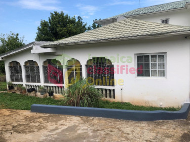 4 BEDROOM 4 BATH HOUSE ON 2 ACRES LAND
