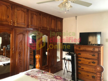 4 BEDROOM 4 BATH HOUSE ON 2 ACRES LAND