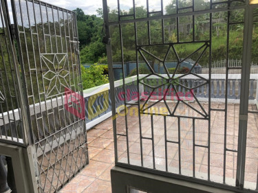 4 BEDROOM 4 BATH HOUSE ON 2 ACRES LAND