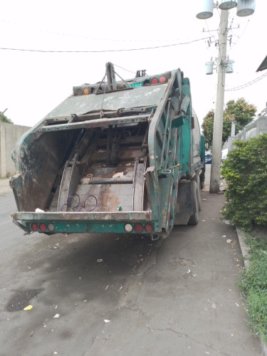 2007 Peterbilt Rear Loader Garbage Truck