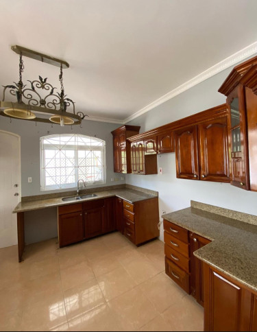 4 Bedroom Town House In  Gated Community 