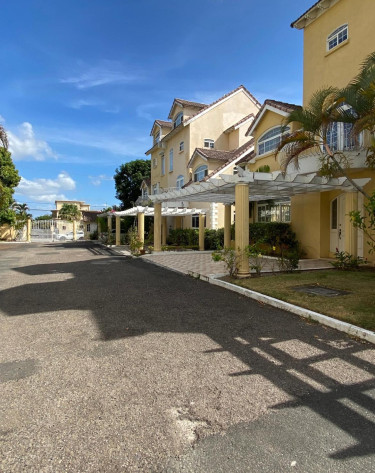 4 Bedroom Town House In  Gated Community 