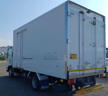 2016 ISUZU FORWARD FREEZER TRUCK