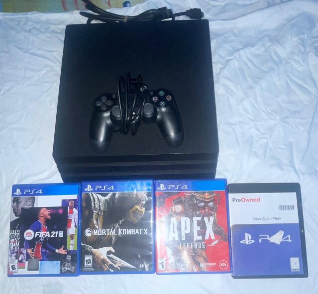 1TB PLAYSTATION 4 PRO BUNDBLE