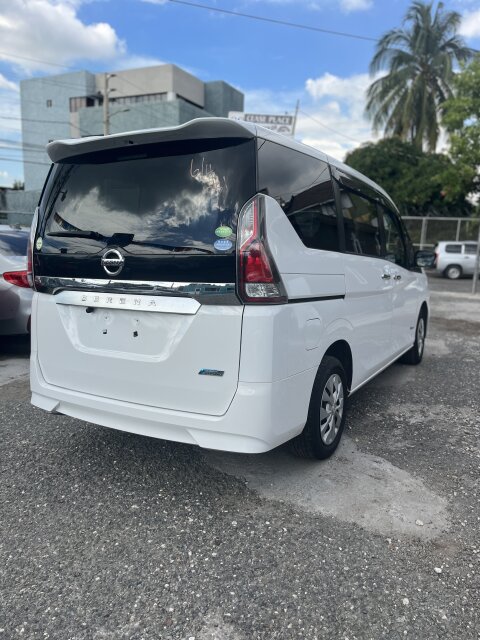 2017 Nissan Serena