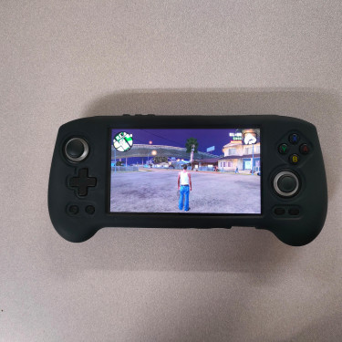 RG556 GAMING EMULATION HANDHELD