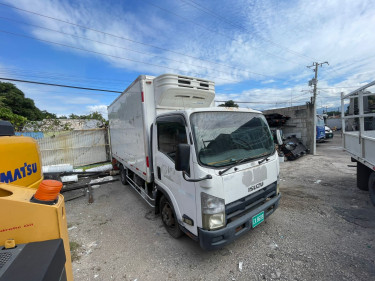 2010 Isuzu Elf Box Truck