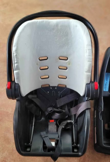 Graco Infant Carrier With Car Seat Base