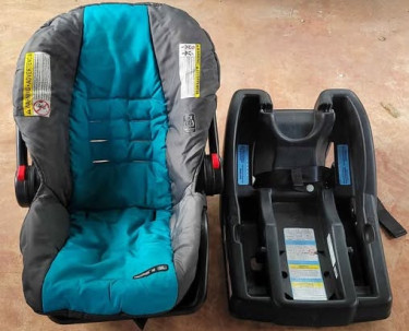 Graco Infant Carrier With Car Seat Base