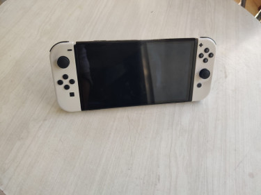 Nintendo Switch Plus 2 Games