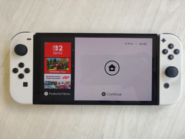 Nintendo Switch Plus 2 Games