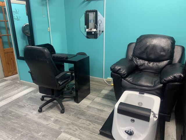 Nail Tech Booth For Rent