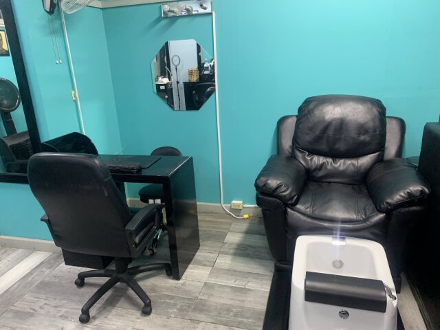 Nail Tech Booth For Rent