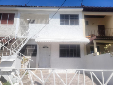 4 Bedroom Townhouse For Sale  Beverleydale, Kgn 19