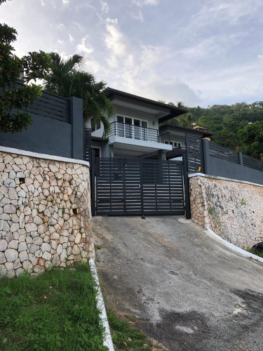 3 Bedroom House For Rent , Kingston 19